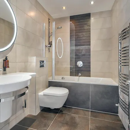 Rosemount Lake District Townhouse With Hot Tub Уиндермир Экстерьер фото