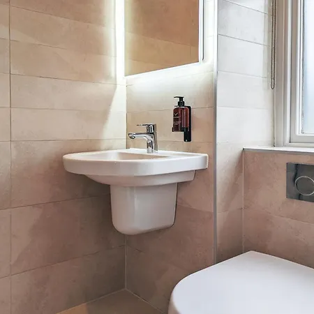 Rosemount Lake District Townhouse With Hot Tub Уиндермир Экстерьер фото